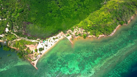 Cabo-Beach-Luftaufnahme-Von-Oben-Herabsteigend-Tiefer-über-Dem-Meer-Von-Coron