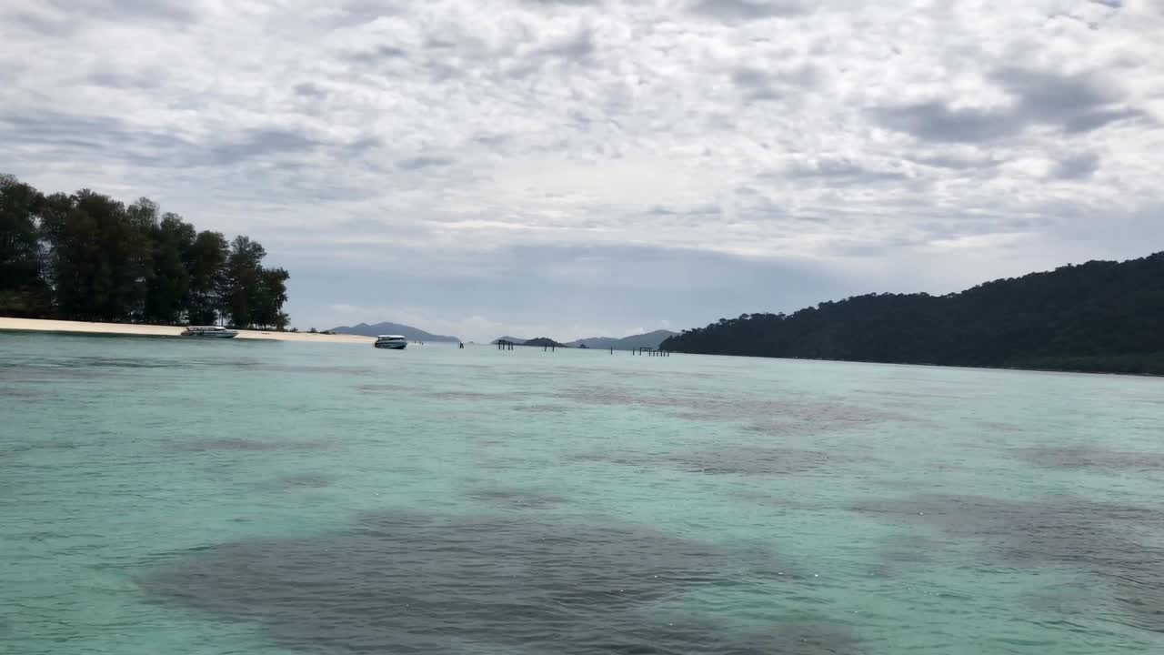 보트 여행 에서 볼 수 있는 풍경