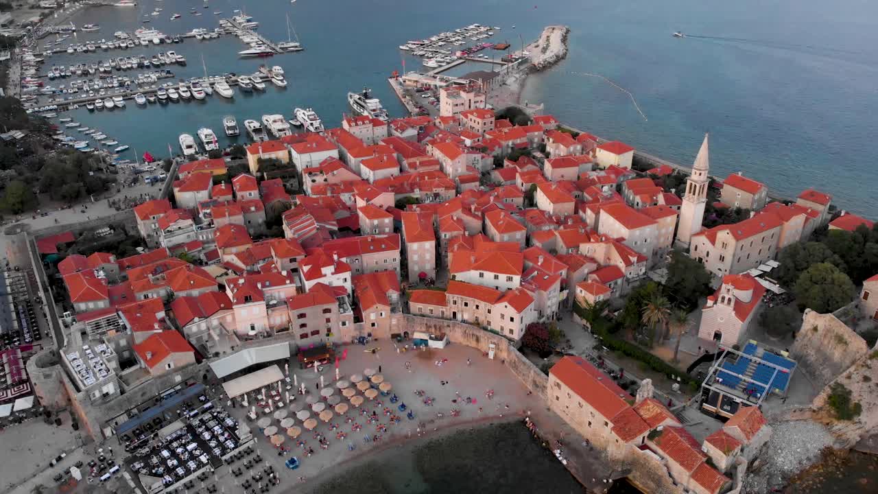 Spiaggia Ricardova Glava, Spiaggia Popolare con Litorale di Ciottoli a Budva, Montenegro