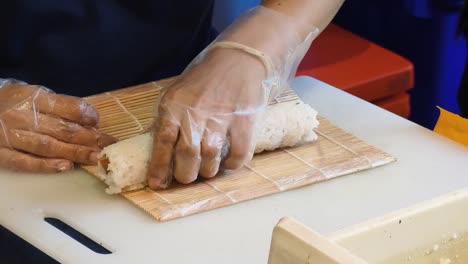 preparación de sushi