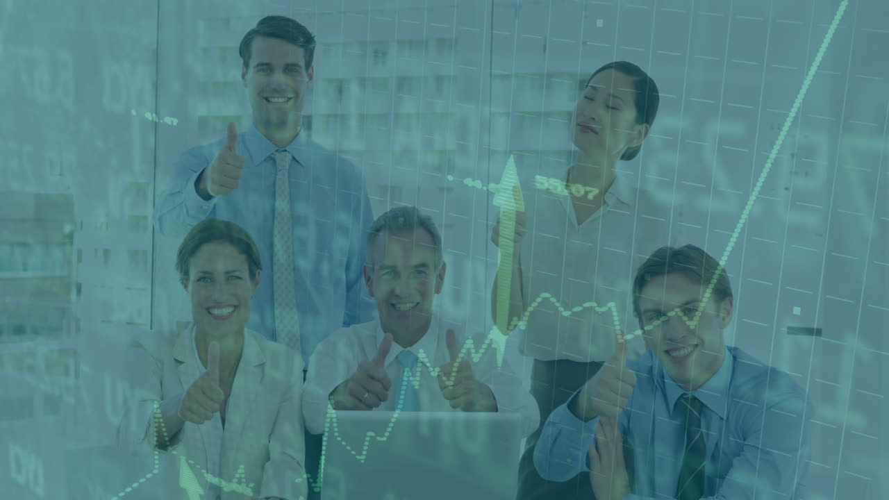 Equipe de negócios fazendo sinal de positivo sobre animação de gráfico de crescimento financeiro