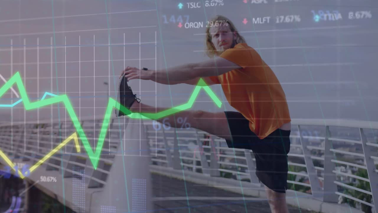 animación de múltiples gráficos y datos del mercado de valores, hombre caucásico estirando la pierna y la mano en el puente
