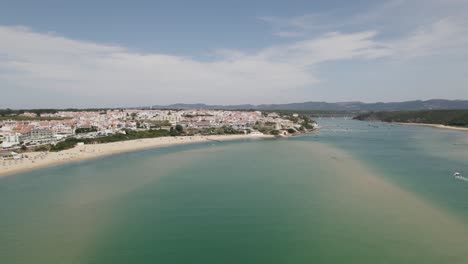 vuelo de drones sobre el gran estuario de vila nova de milfontes, portugal