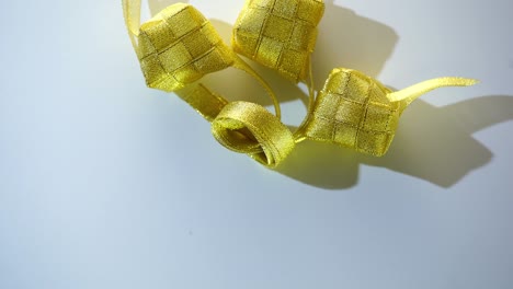 top view of ribbon ketupat at 360 degree suitable for vertical and horizontal use