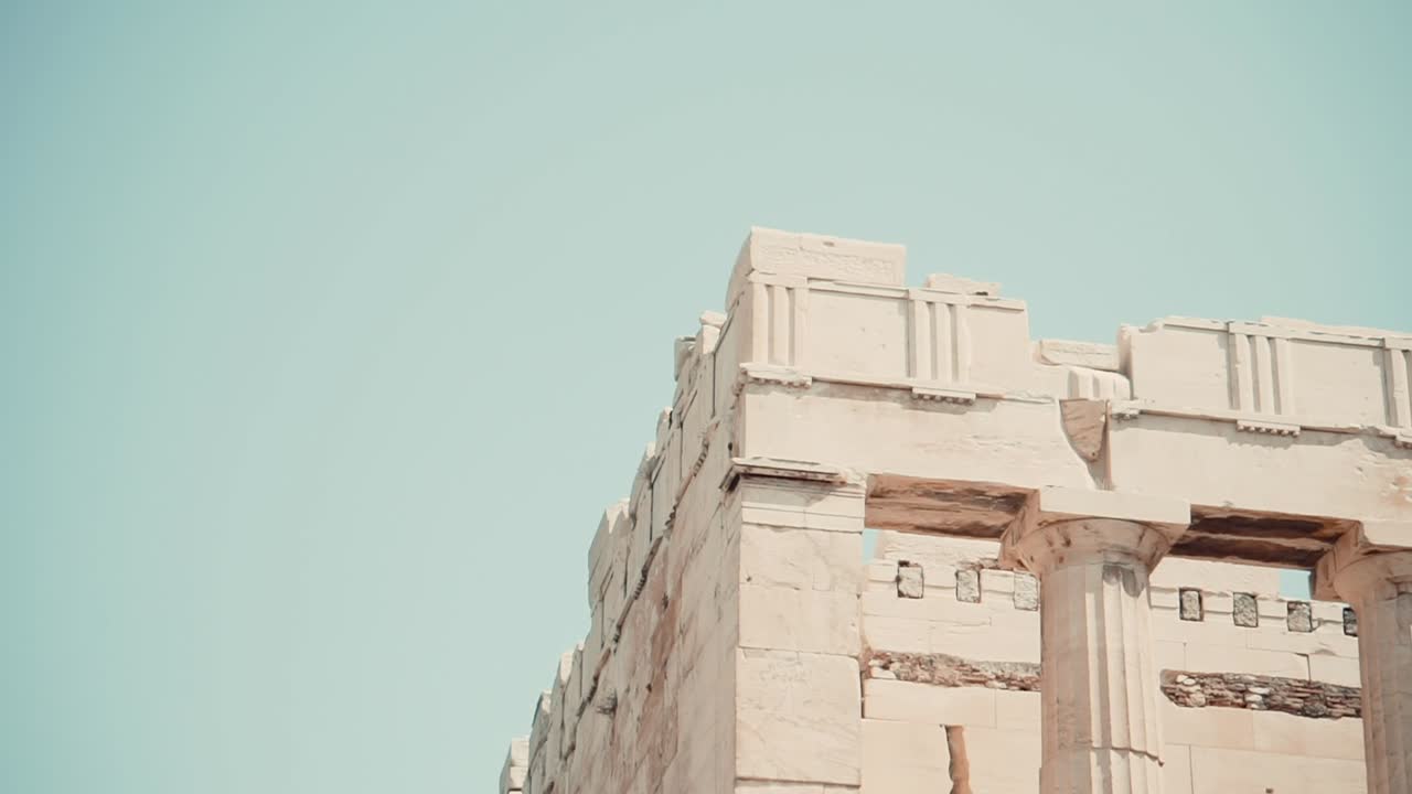 clip del borde de un antiguo templo griego