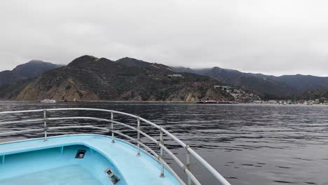 Fähre-Kommt-In-Den-Hafen-Von-Avalon,-Kalifornien,-Catalina-Island