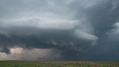 A-shelf-cloud-rolls-across-the-foothills-in-northeastern-Colorado