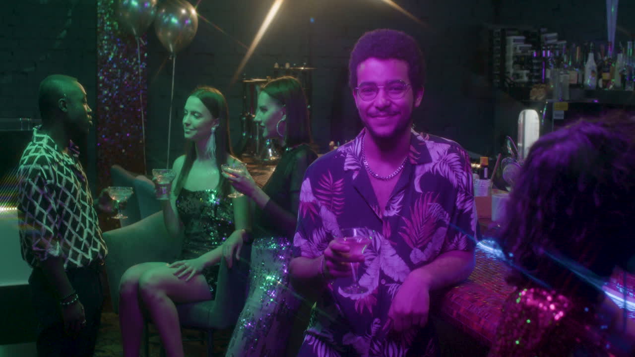 grupo de amigos en una fiesta