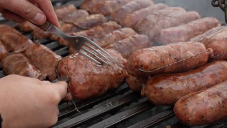 Comida-Callejera-Argentina,-Chorizo-Asado-En-Buenos-Aires