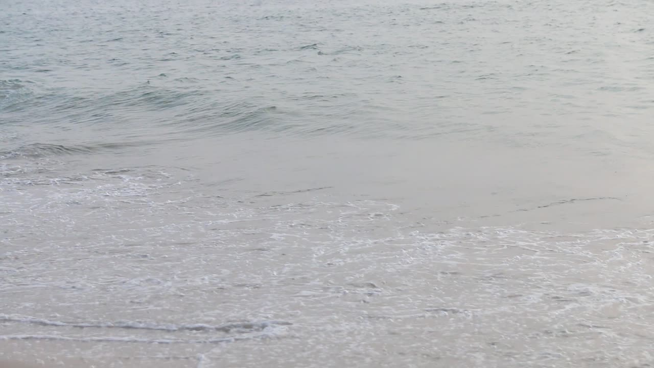 포르투의 해변에서 해가 지는 것