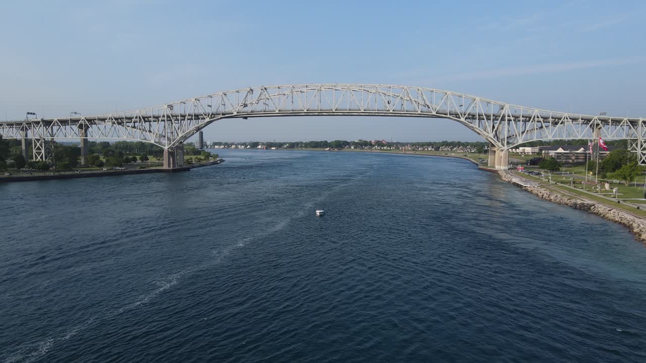 세인트 클레어 강과 블루 워터 다리, 포트 휴론, 미시간, 미국