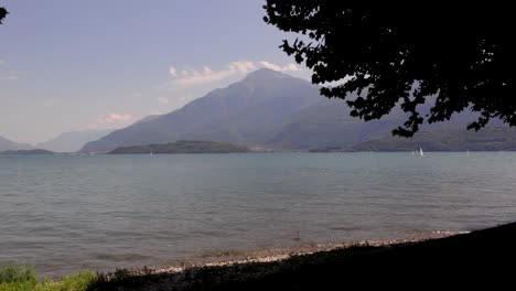 Una-Visión-General-Del-Tranquilo-Lago-De-Como-En-El-Norte-De-Italia