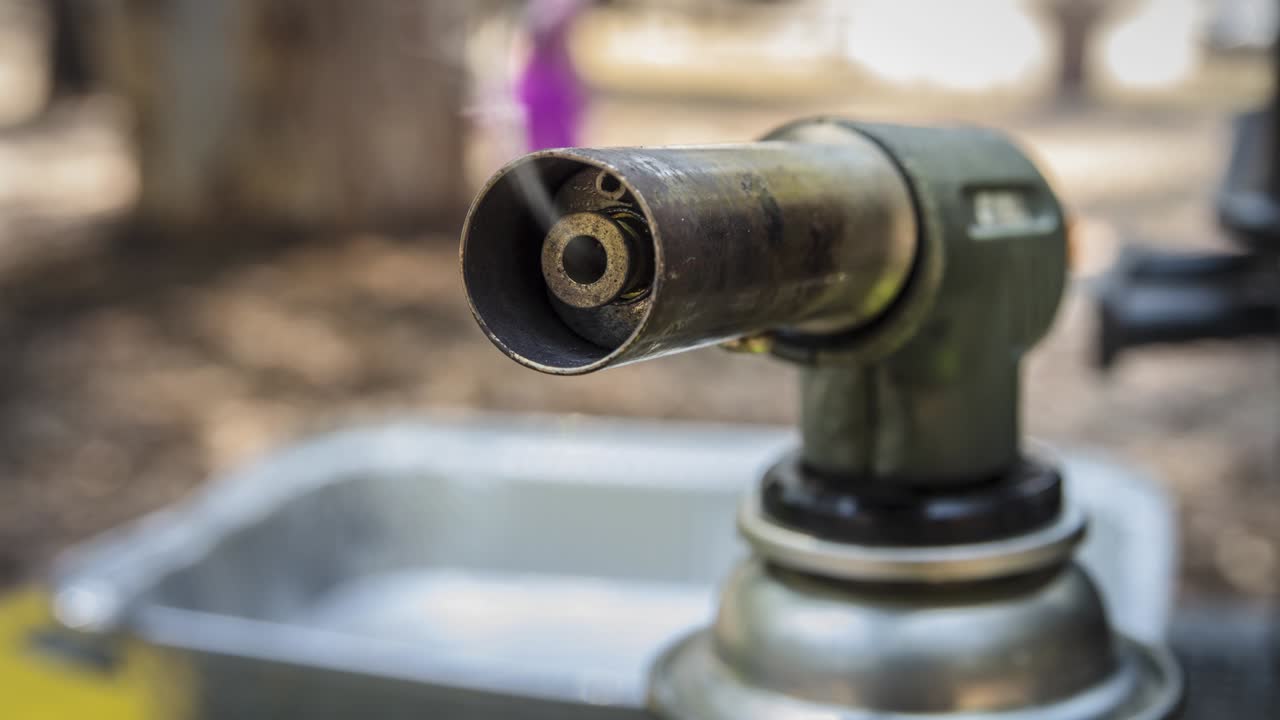 cinemógrafo del humo emitido por un quemador de gas manual