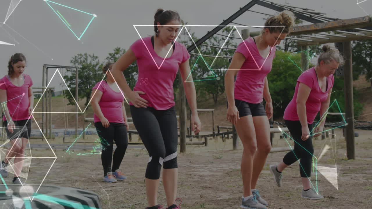 animación de formas sobre mujeres diversas en ejercicios de carrera de obstáculos.