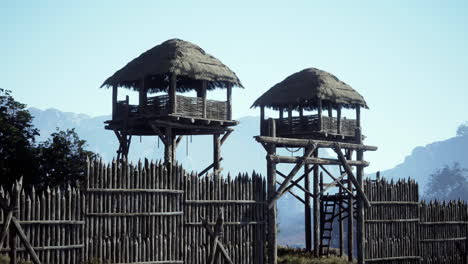 antiguas torres de vigilancia y fortaleza de madera