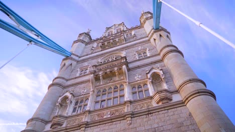 Looking-up-Tower-Bridge-in-London-on-a-sunny-summer-day,-with-blue-sky-and-light-clouds