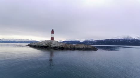 Famoso-Faro-De-La-Ciudad-De-Ushuaia-En-El-Canal-Beagle-Cerca-De-La-Frontera-Con-Chile