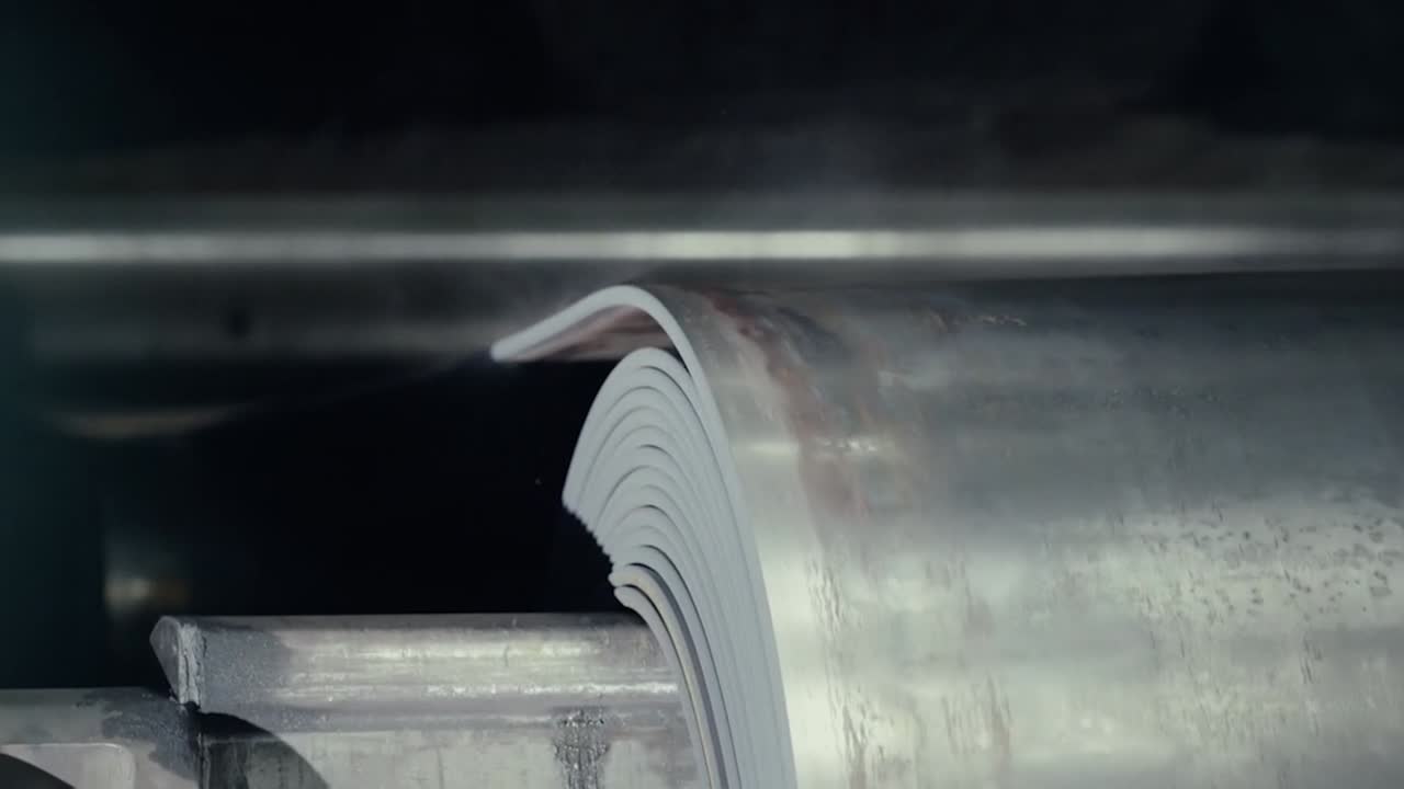 Processo di laminazione del metallo