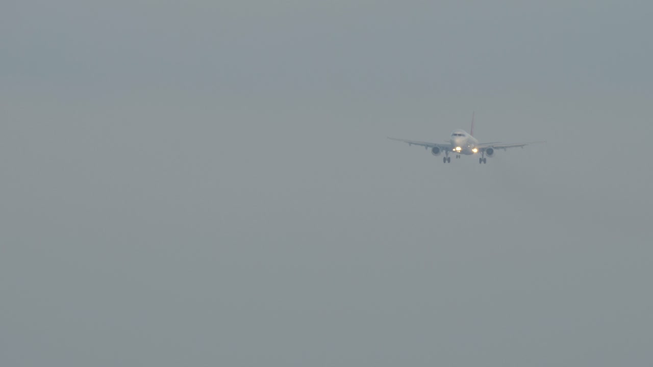 착륙을 위해 들어오는 비행기