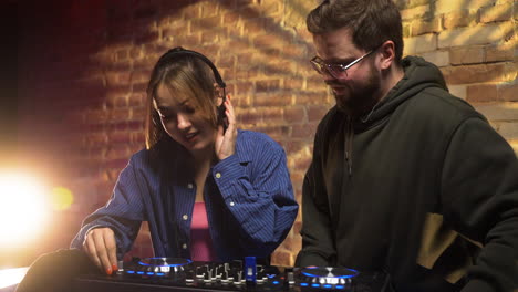 djs working at the disco