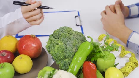 A-dietitian-prepares-a-vegetable-diet-list-for-her-patient.