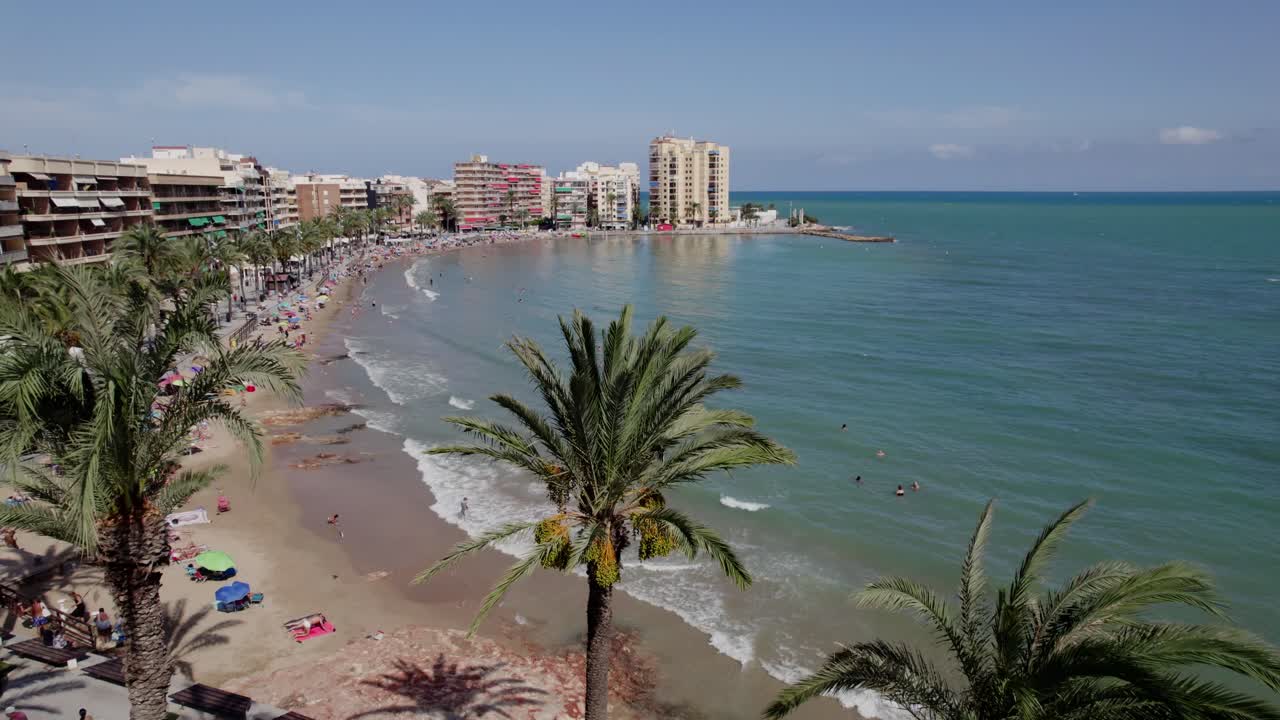 Torrevieja plajı, drone inişi. Alicante, Costa Blanca, İspanya