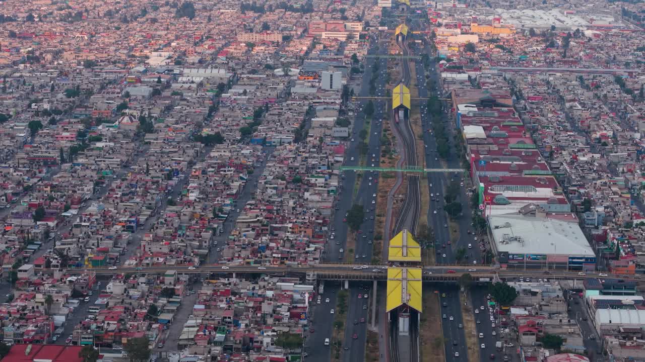 Aerial view of Ecatepec’s dense urban sprawl, featuring a metro line crossing a key avenue
