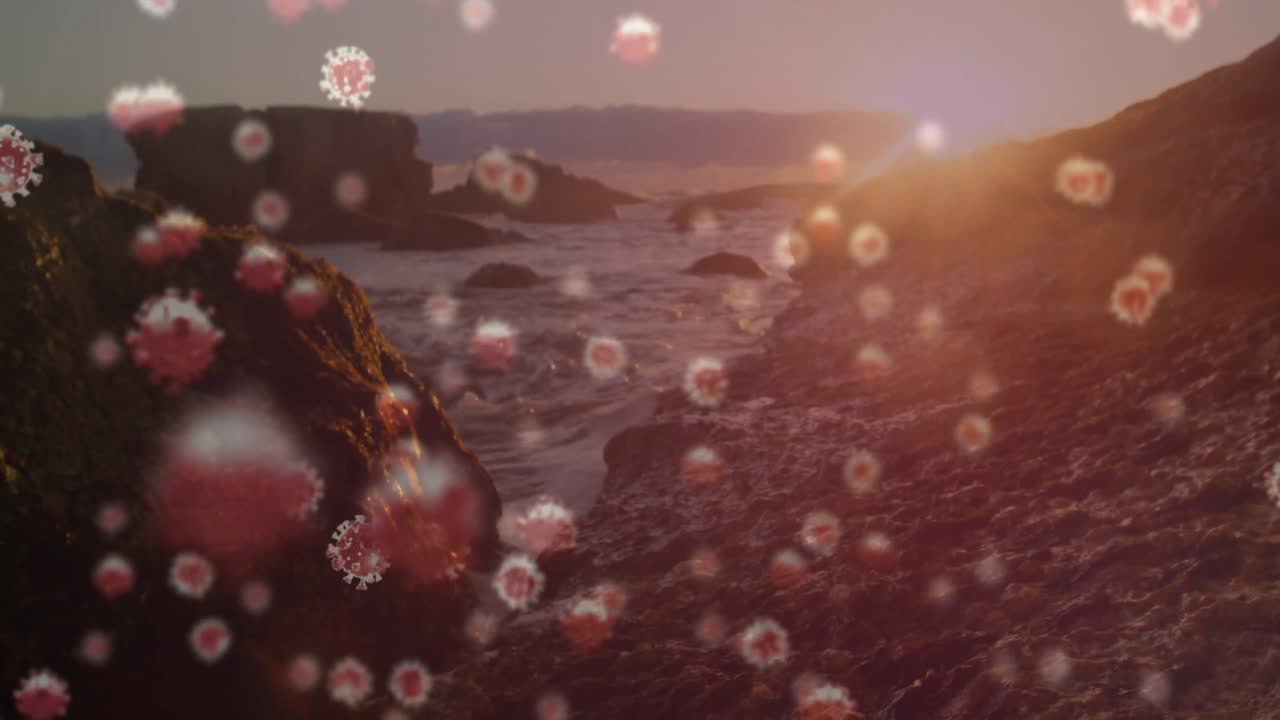 배경에서 바다 파도에 맞서 움직이는 코로나19 세포의 디지털 복합 비디오