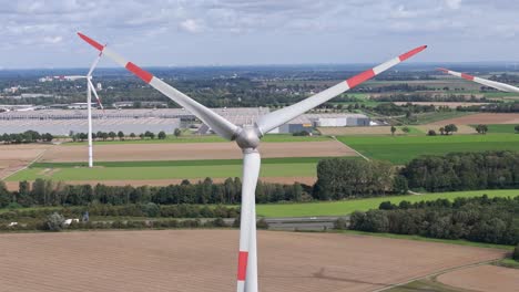 Panoramablick-Auf-Aktive-Windkraftanlagen-In-Der-Deutschen-Landschaft