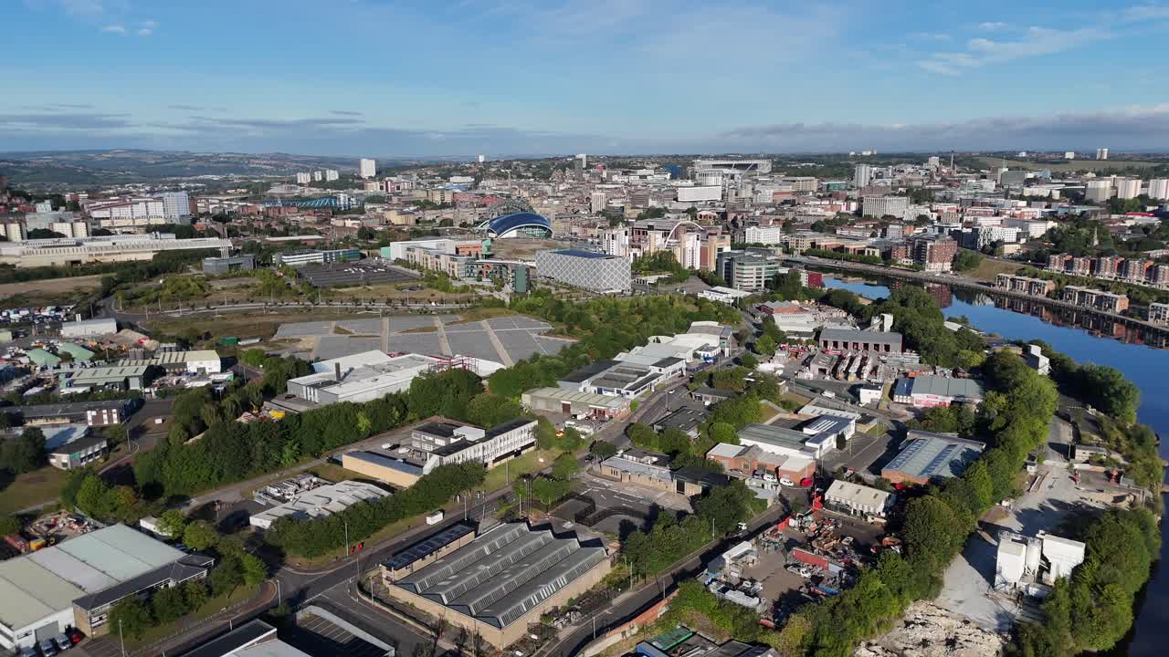 Droneoptagelser af Newcastle og Gateshead – River Tyne, broer, St' Park, City Centre Skyline, UK nordøst England Tyneside