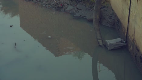 sewerage water suction pipe and motor, suction pipe dip in the sewerage water, dirty tap, a bottle drone in the tap