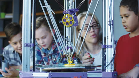 kids learning 3d printing with a teacher
