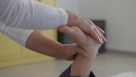 shiatsu leg therapy in a clinic