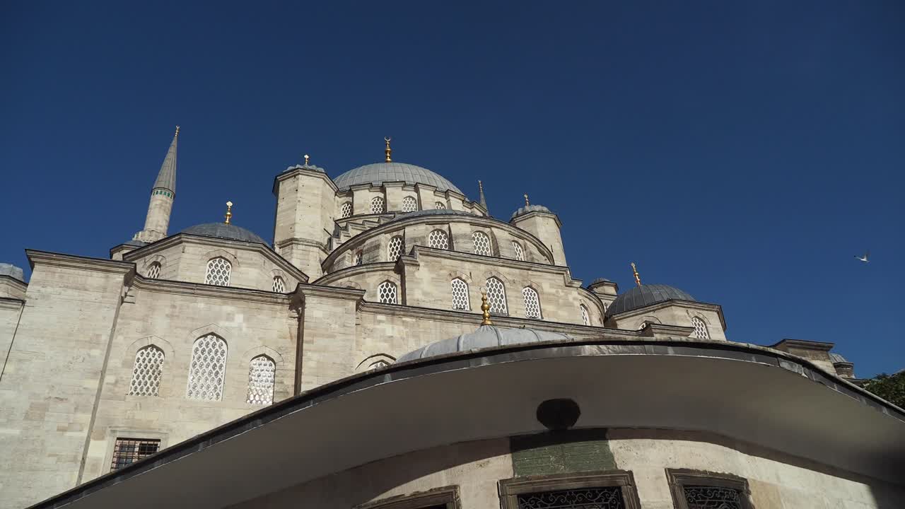 una vista de una mezquita en estambul