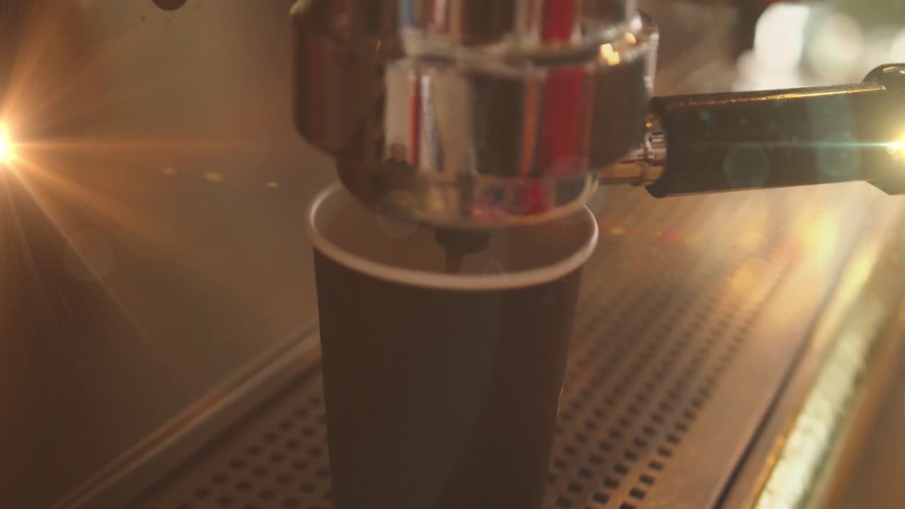 카페에서 커피를 만드는 사람 위에 빛의 반점의 애니메이션