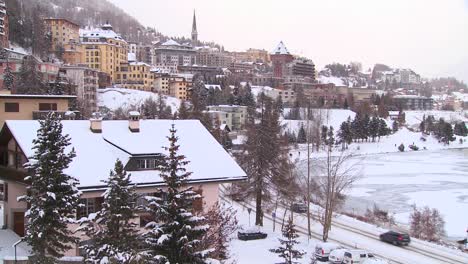 toma de establecimiento de la ciudad de st moritz suiza en invierno