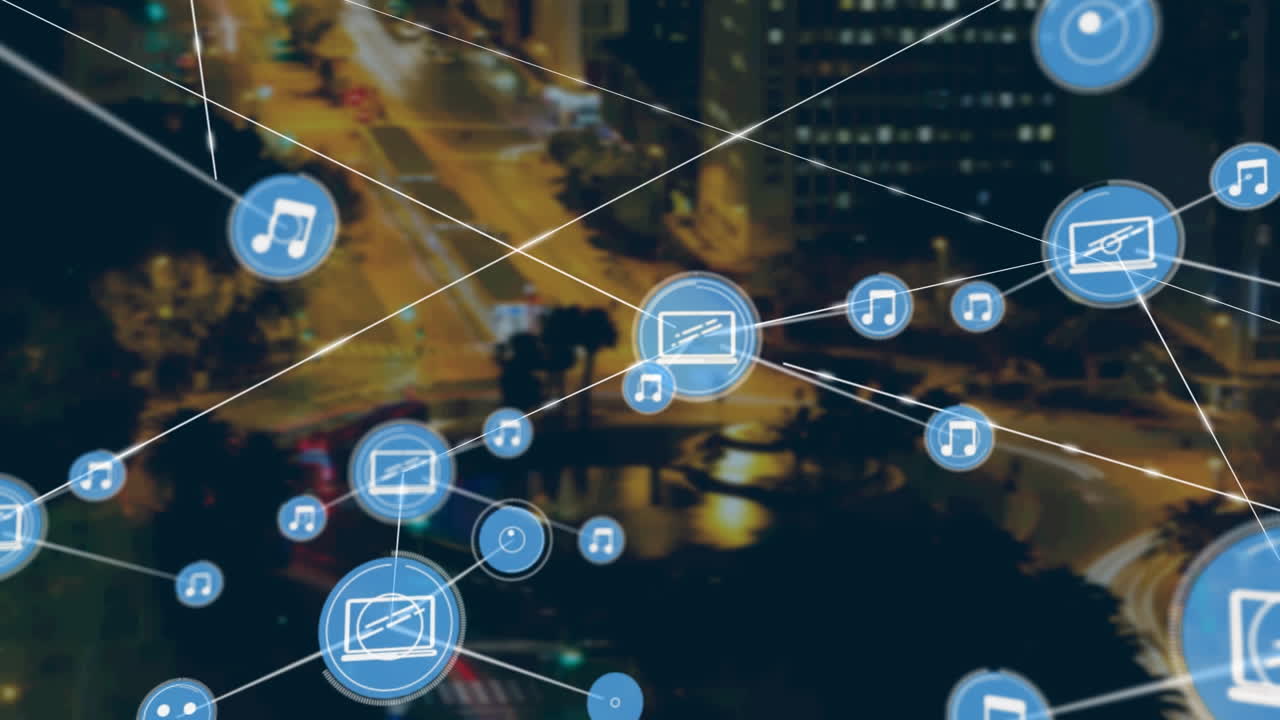 Rete di icone digitali su sfondo di vista aerea del traffico notturno in città