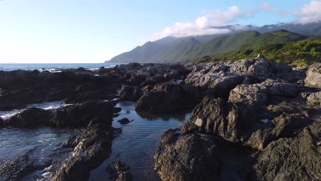 Tsukasaki-Gezeitenbecken-Bei-Sonnenaufgang,-Yakushima,-Japan