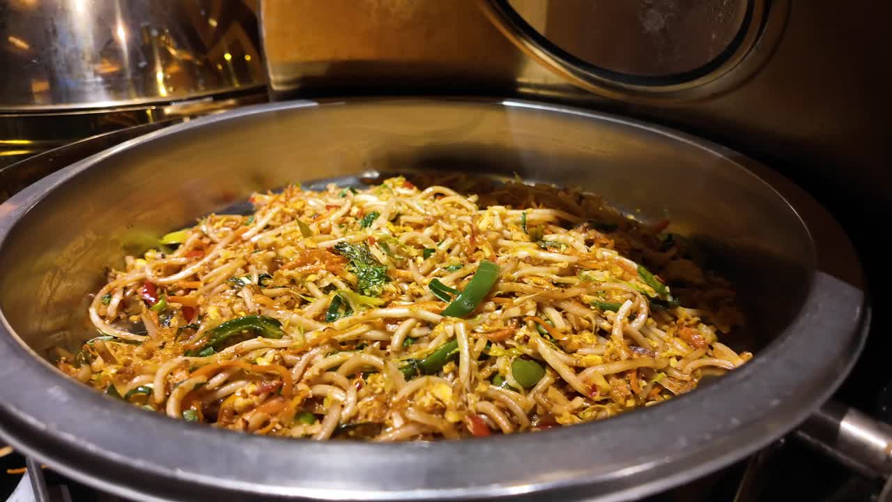 김 된 누들 뷔페