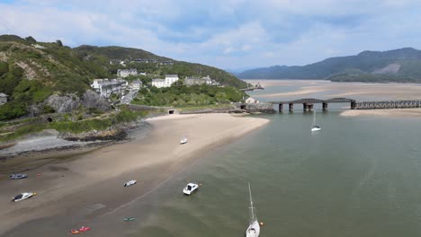 Mawddach-Mündung-Und-Barmouth-Eisenbahnbrücken-Drohnenaufnahmen