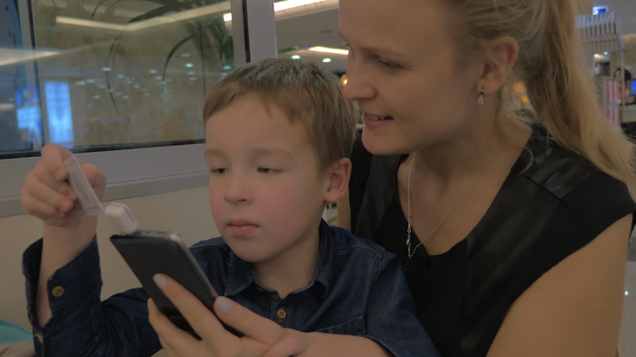 모바일 카드 리더로 비 현금 결제