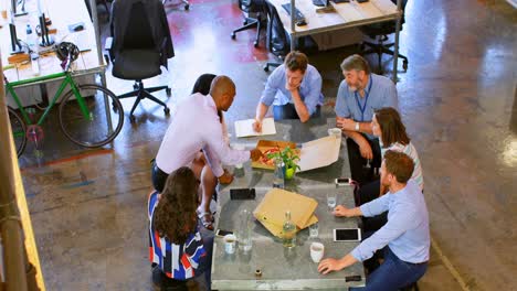 Business-people-having-discussions-in-the-meeting-4k