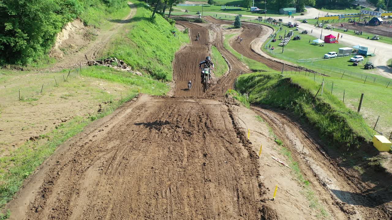 vista aérea de la carrera de motocross