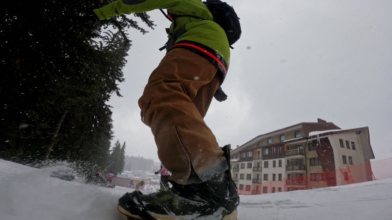 Snowboarding i Karpaterne om vinteren i Bulgarien.