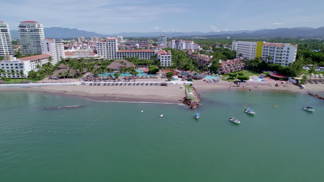 vista aerea de la playa en puerto vallarta