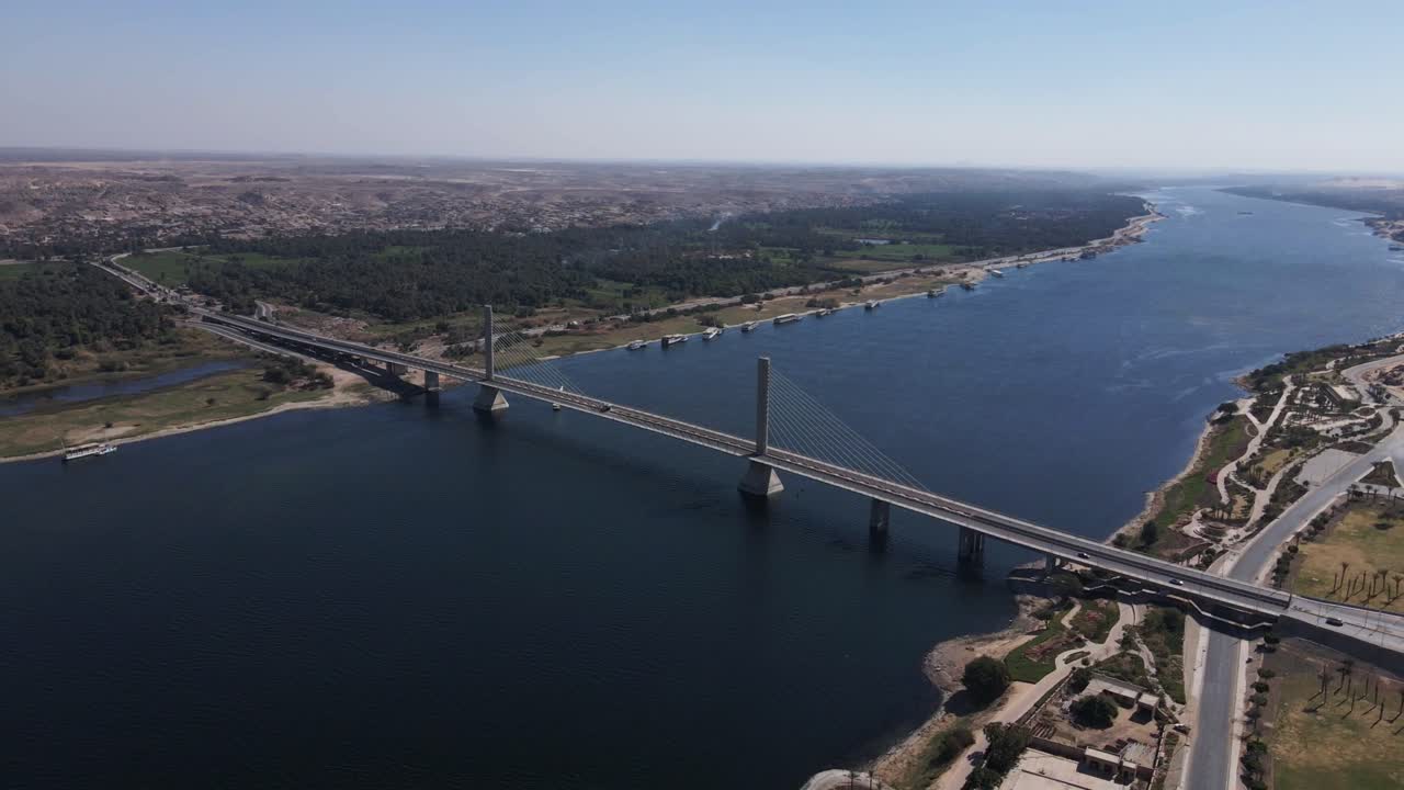 nuevo puente de aswan sobre el río nilo