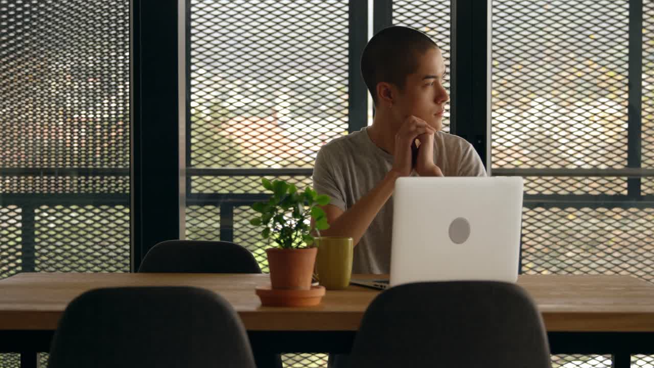 Man sitting with laptop at home 4k