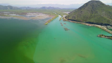 Drohnenaufnahme-Des-Skutarisees,-Montenegro