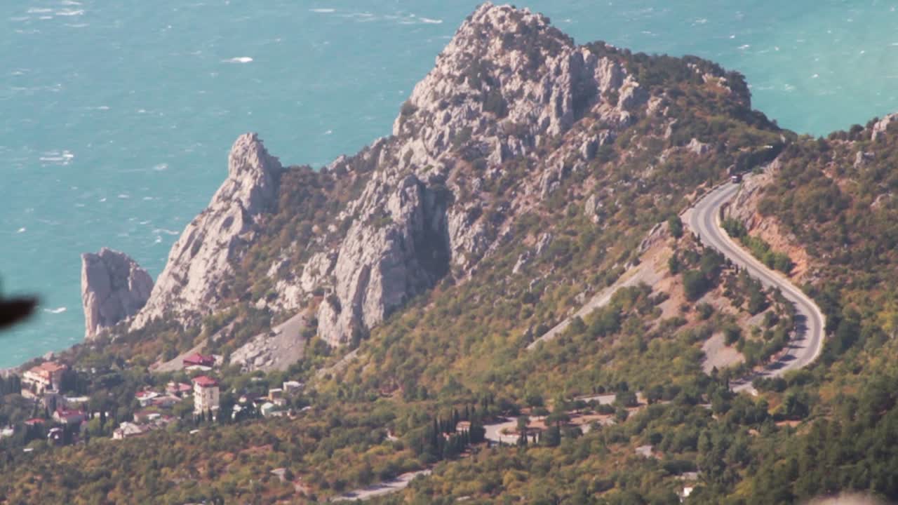 바다를 볼 수 있는 해안 산악 도로