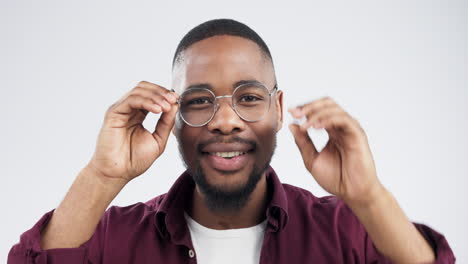 cara, gafas y hombre negro con una sonrisa